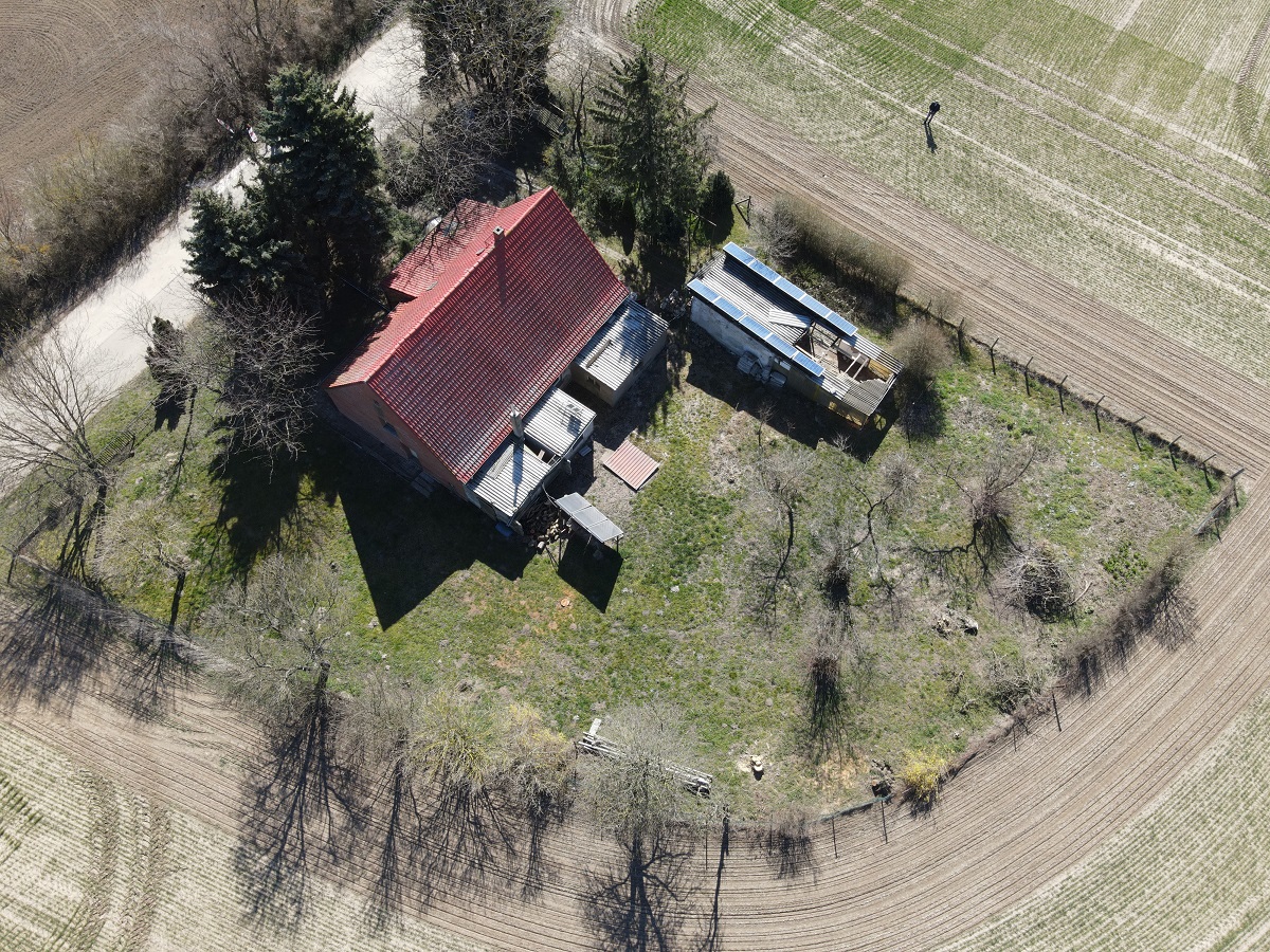 Handwerkerhaus in Alleinlage mit Grundstück