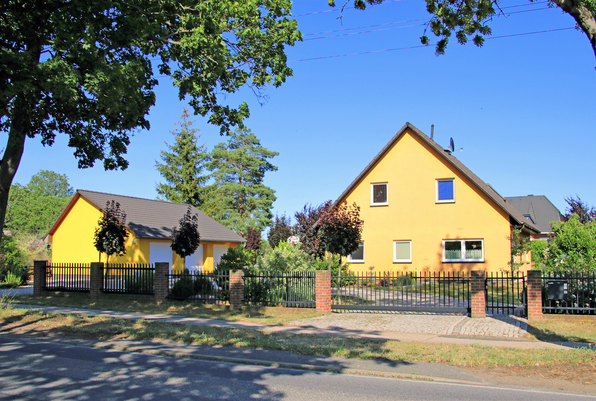 Einfamilienhaus mit Garage