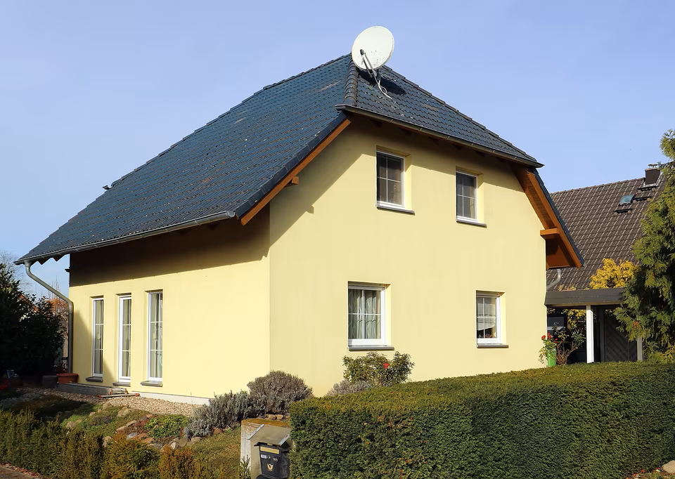 Freistehendes Haus mit Garten und Pool