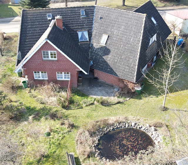 Großzügiges EFH mit Kamin, ehemaliger Arztpraxis und Ladenfläche