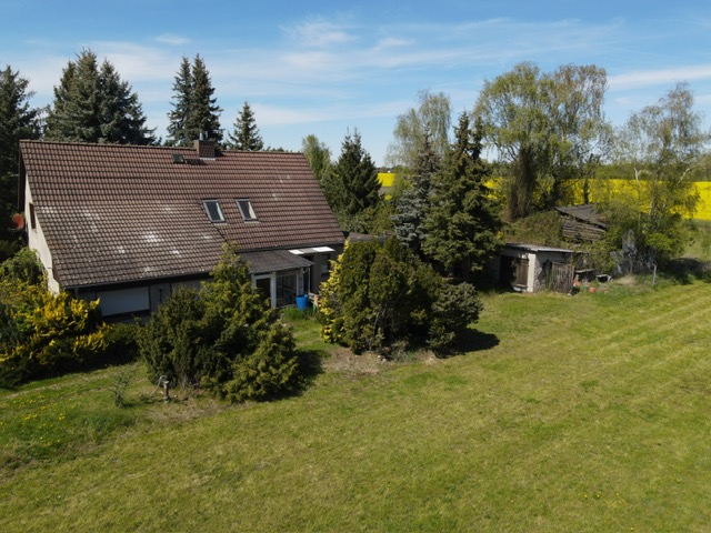 Einfamilienhaus mit Einliegerwohnung und  Grundstück
