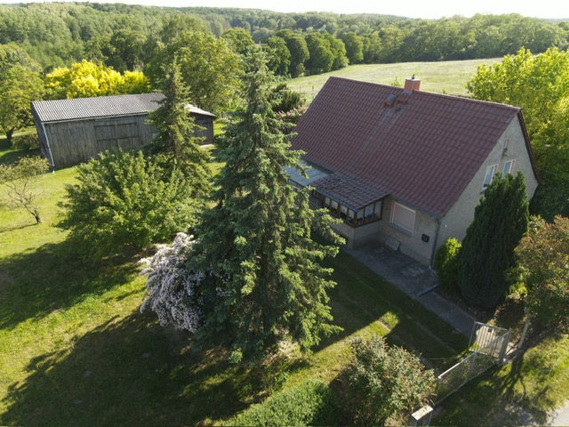 Einfamilienhaus mit Einliegerwohnung, Scheune und  Grundstück